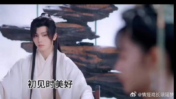他死在了她的怀里,她为了他终身未嫁,呜呜呜