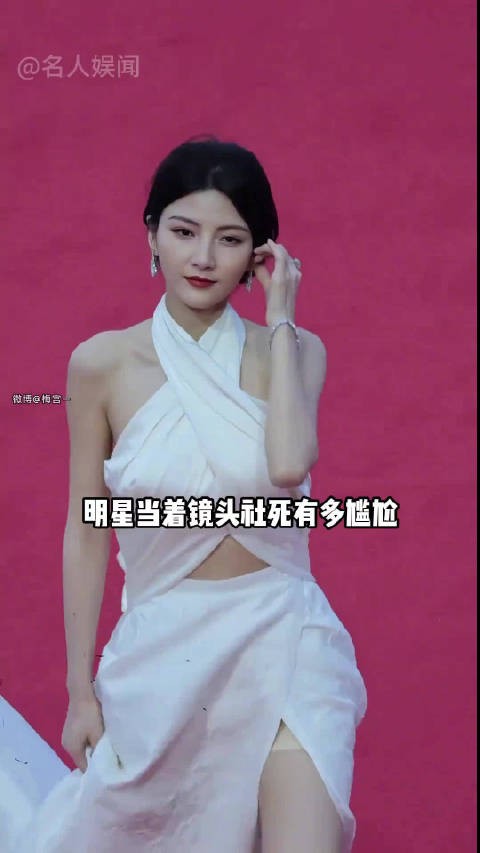 隔着屏幕都替他们脚趾抠地,这舞台社死瞬间换你慌不慌