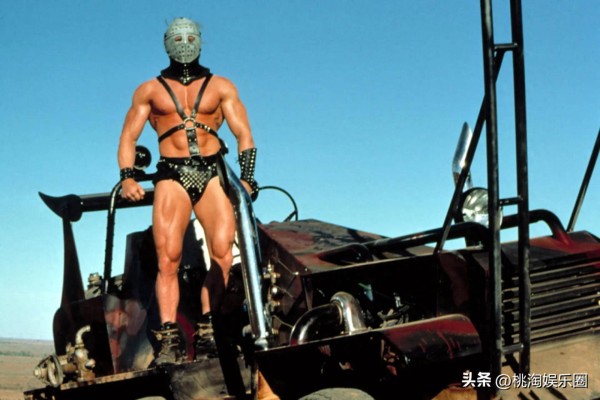 《疯狂麦克斯2》经典反派去世:拒绝截肢活了40年,最终停止透析