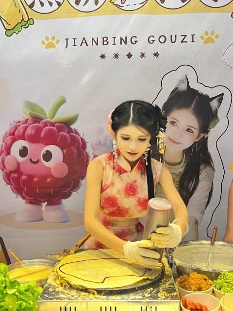感觉还是别去了吧 夜店感觉鱼龙混杂呢 谁也不知道夜店里会有什么人