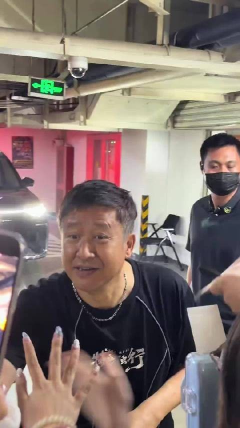 民心，这就是民心，张国荣的县长深入人心了