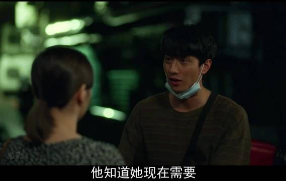 伤痕累累仍坚定守护，彼此依靠冲破黑暗
