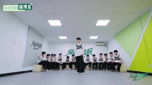 杨博文突围2主题曲考核被导师夸赞“标准答案” 是四代唱跳全能的练习生了吧