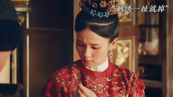 女孩面圣服装被动了手脚,不料最后反而获得皇上赏赐
