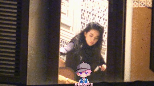 刘亦菲素颜外出聚餐照曝光 画质模糊美回十年前