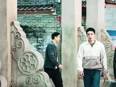 没有油腻感,只有沉稳温柔,王传君这气质太难得