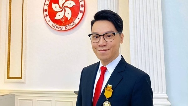 香港知名男星破产后疑移居加拿大,面容消瘦发长文,接受需要勇气