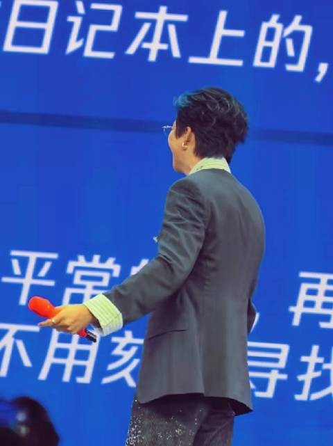 粉丝见刘宇宁紧张忘词，直呼羡慕现场教学