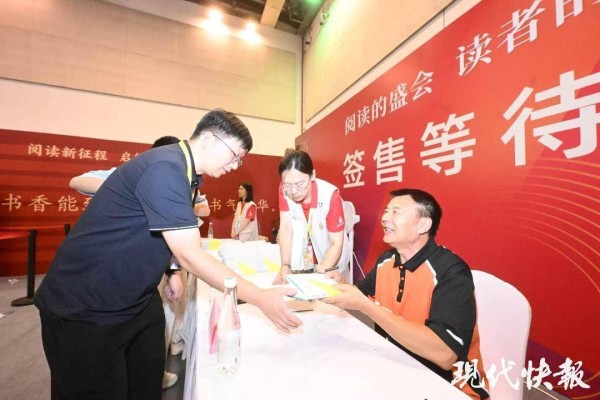 书展观察员|今年江苏书展,文学正从菜场、馄饨店和外卖箱里走来