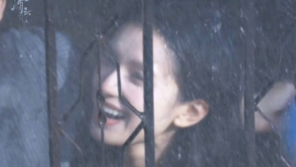 张婧仪《野狗骨头》首播数据出彩,现偶女主热度口碑双收