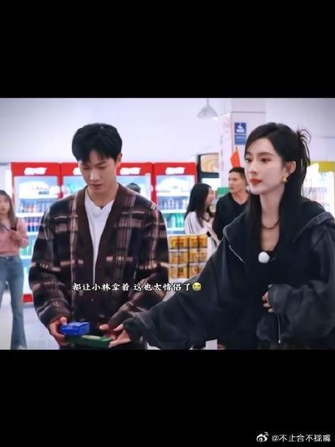 到底谁来懂 一个关心对方吃什么，一个更在意对方是不是想吃