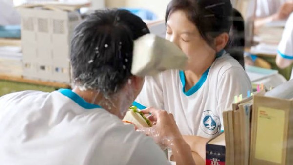 男孩和校霸爱上同一个女孩,却不料结局悲剧了
