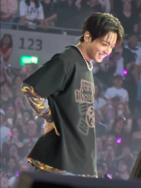 泼水复仇后被塞了冰块 /yh_jk0901 260706 BTS世巡 伦敦演唱会Day1 ‪