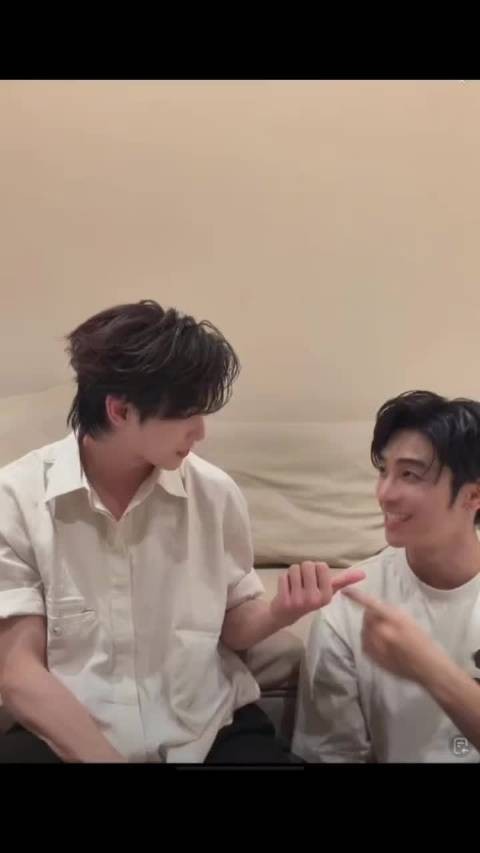 何伟求你了哈哈哈哈哈哈哈