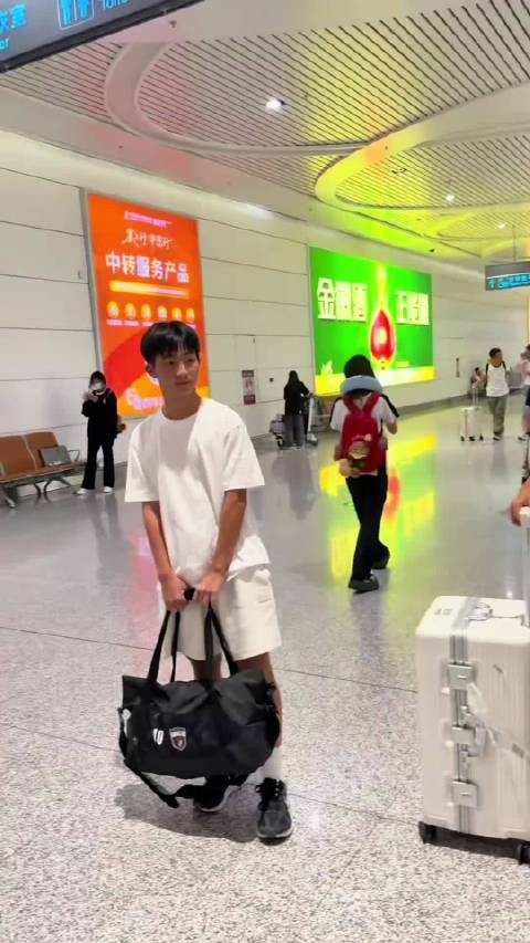 网友的镜头下的“腼腆”