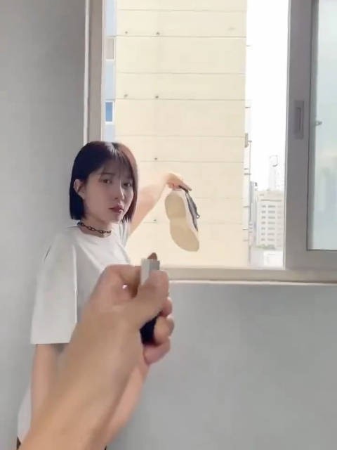双方互扣珍视之物作人质对峙升级