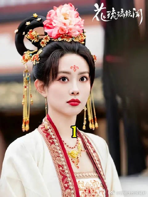 女人忽然发现府里的丫鬟,竟是隐藏多年的杀手