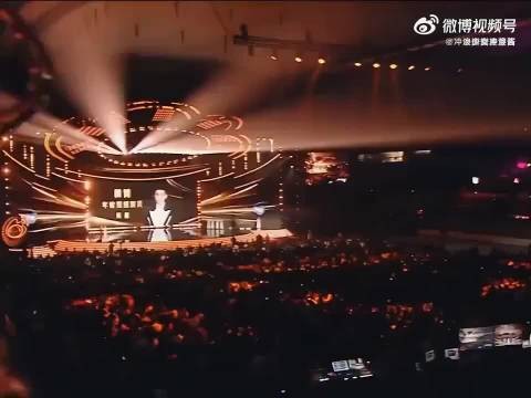 尼格买提叫热巴全名时，热巴很开心名字里最好的祝福