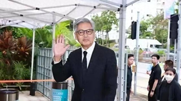 香港戏剧大师钟锦辉离世，众星送别开山祖师