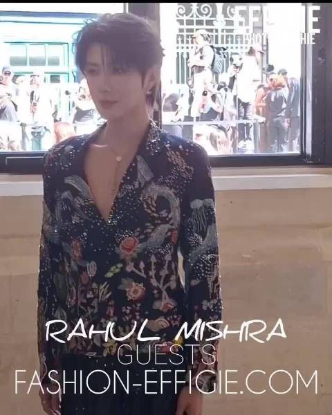 郝熠然刘轩丞亮相Rahul Mishra高定秀，海外媒体聚焦贵公子风采