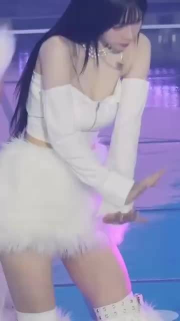 柳智敏舞台直拍慢动作版,太妖娆了吧,财阀好爽!
