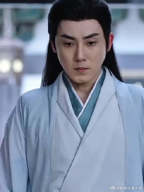 当众刺伤她,只为让她趁机脱身