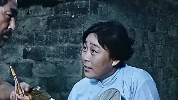 梁姑反抗父亲阻拦宣告自主掌握人生