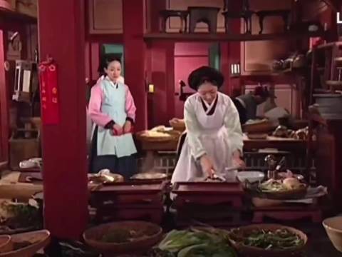 大长今也就糊弄下小时候啥都不懂的我们，她们的高汤就是鸡胸脯肉过水的那个水