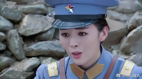 鬼子冒充中国慰问团，一个鞠躬引起女首长怀疑，下令全歼