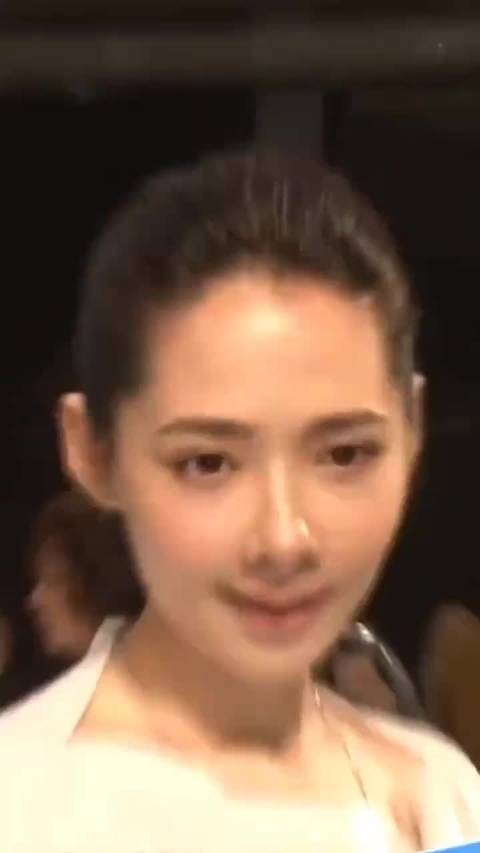 郭碧婷向佐晒儿女近照,家庭和睦