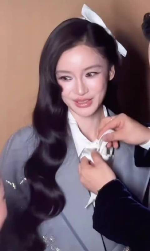 Angelababy小酒窝合照，两人都好可爱！