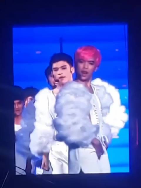 以防有宝子没看过闻辣味跳钢管舞