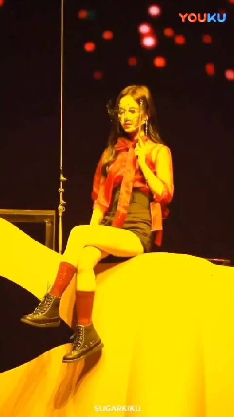 鞠婧祎舞台热舞