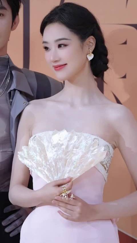 王小亿粉瓷造型演绎东方温婉玉兰气质