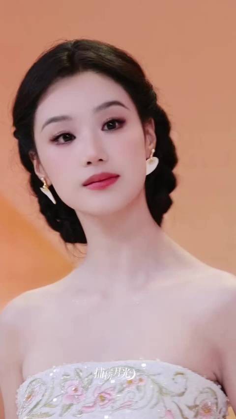 王小亿粉瓷美人造型惊艳,古风气质宛若画中佳人