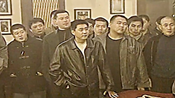 东北黑道教科书级别，不想演的，后面小弟绝对狠人！