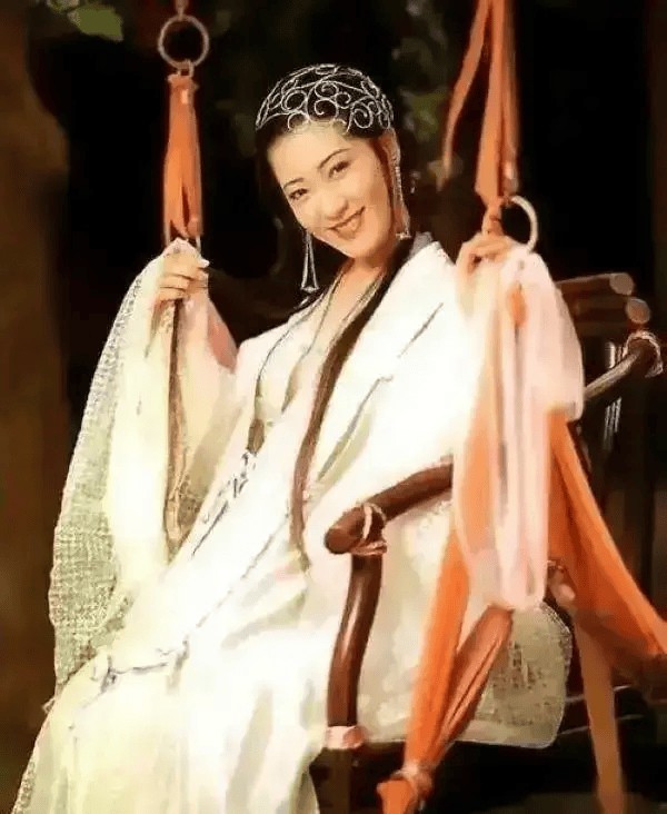 《金瓶梅》电影中的女性命运：被欲望与权力裹挟的悲剧史诗