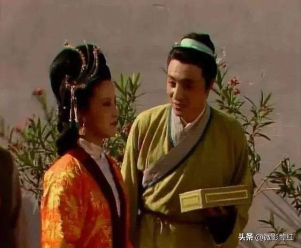 闲话红楼：贾芸不仅在工作上积极争取，在爱情上亦是