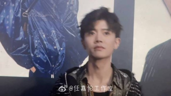 任嘉伦发文表达对粉丝感谢，提及新剧深渊无间