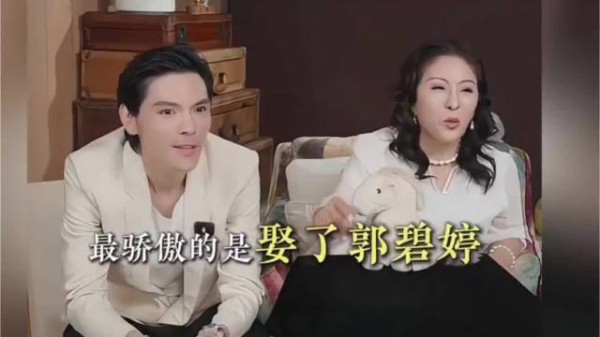 向太说向佐最让她骄傲的是：娶了郭碧婷，还生了两个可爱的孙子孙女！