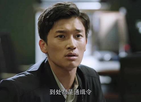 凶手藏身父亲墓地，老刑警识破灯下黑战术