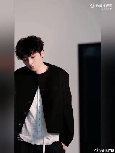 月幸福时刻已就位，小螃蟹今晚狠狠大饱耳福