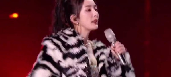 回顾杨幂野狼disco，大张伟整个不敢扭扭头