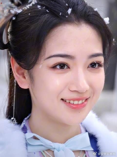 那一瞬间,吻比雪花先落下
