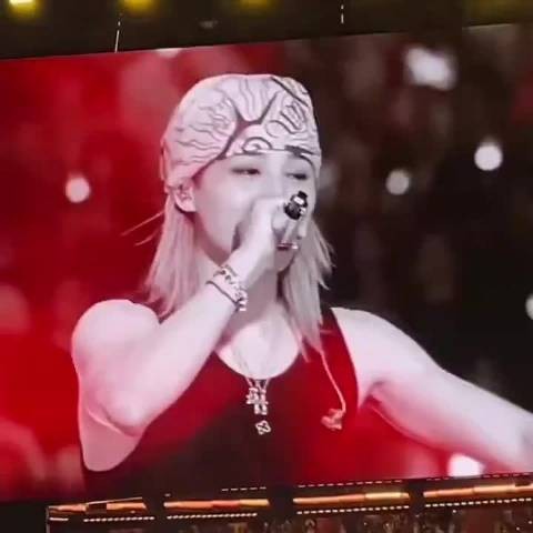 这个造型这个唱歌好好好 /cr.GLISTEN