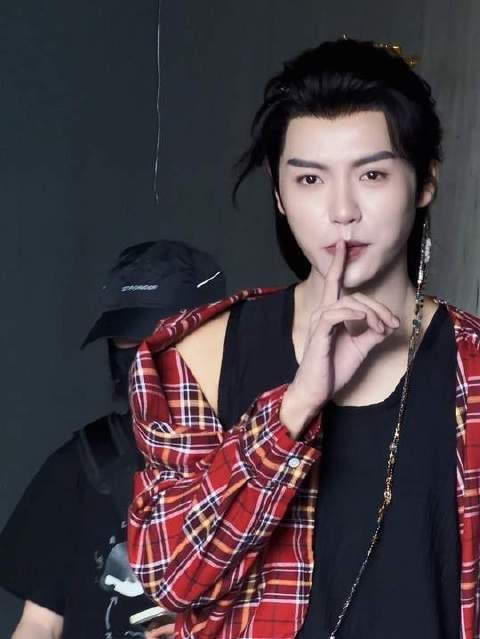 美男子,怎地这般含羞带怯! 20260703 美男焕彩登场!开机大吉!