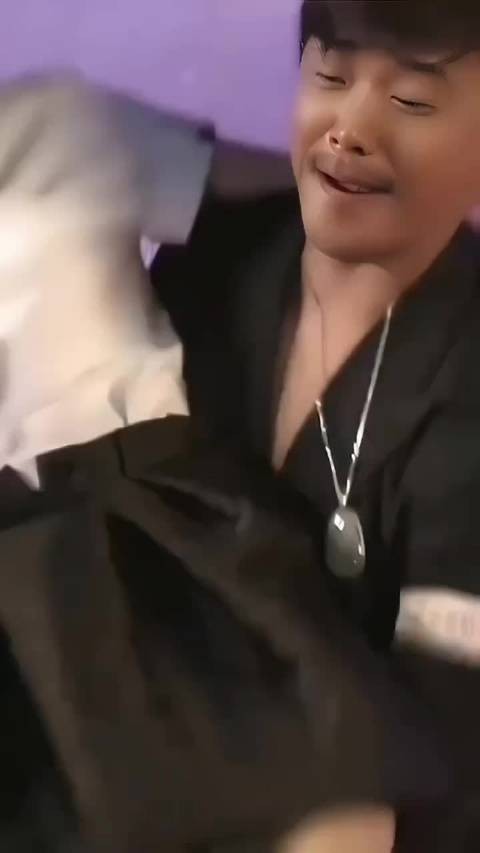 西域美女 佟丽娅 ，好美好身材，思成当年糊涂啊