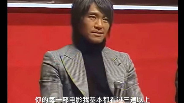 周星驰出席内地大学交流会,认真聆听交大女生提问