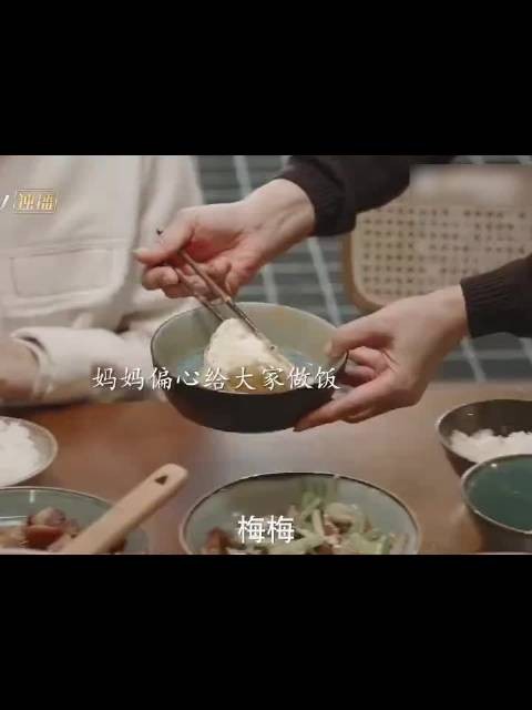 妈妈偏心做饭，女儿看不下去了