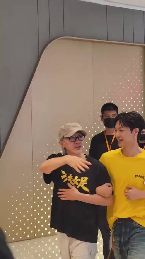 张艺兴追星圆梦的名场面！…
